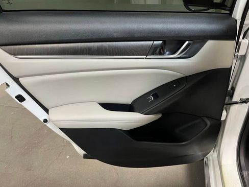 Used 2022 Honda Accord Touring image 16