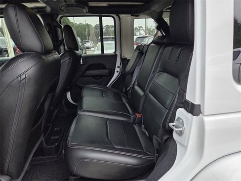 Used 2022 Jeep Wrangler Unlimited Sahara w/ Cold Weather Group image 13