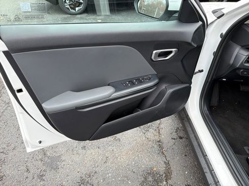 New 2025 Kia K4 LXS image 10