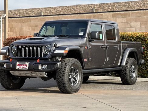 Used 2025 Jeep Gladiator Mojave w/ Convenience Group AWD/4WD image 8