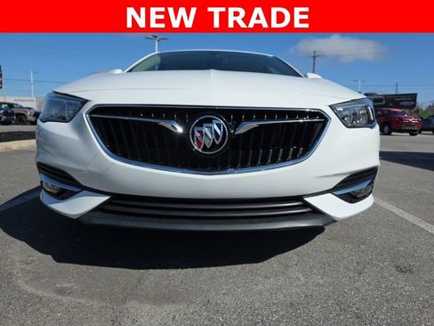 Used 2019 Buick Regal Essence w/ Sights and Sounds Package image 5