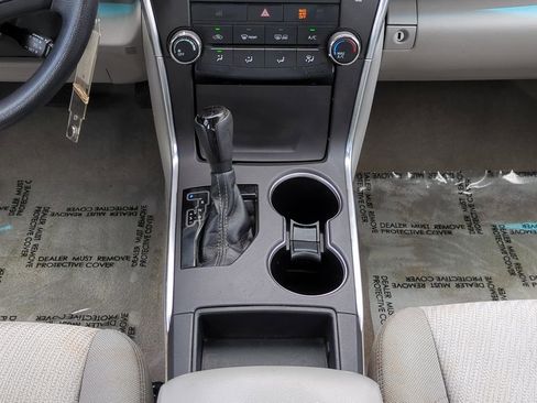 Used 2015 Toyota Camry LE image 30