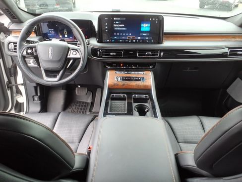 Used 2025 Lincoln Aviator Black Label AWD/4WD image 17