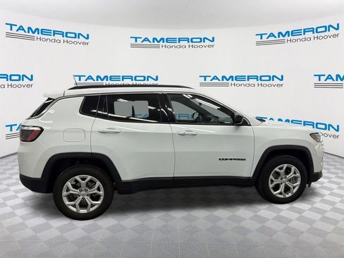 Used 2024 Jeep Compass Latitude AWD/4WD image 5