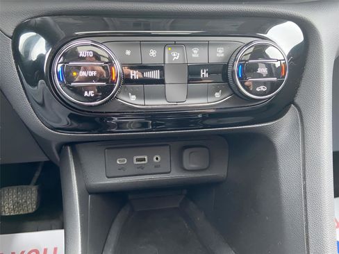 Used 2022 Buick Encore GX Essence w/ Experience Buick Package image 28