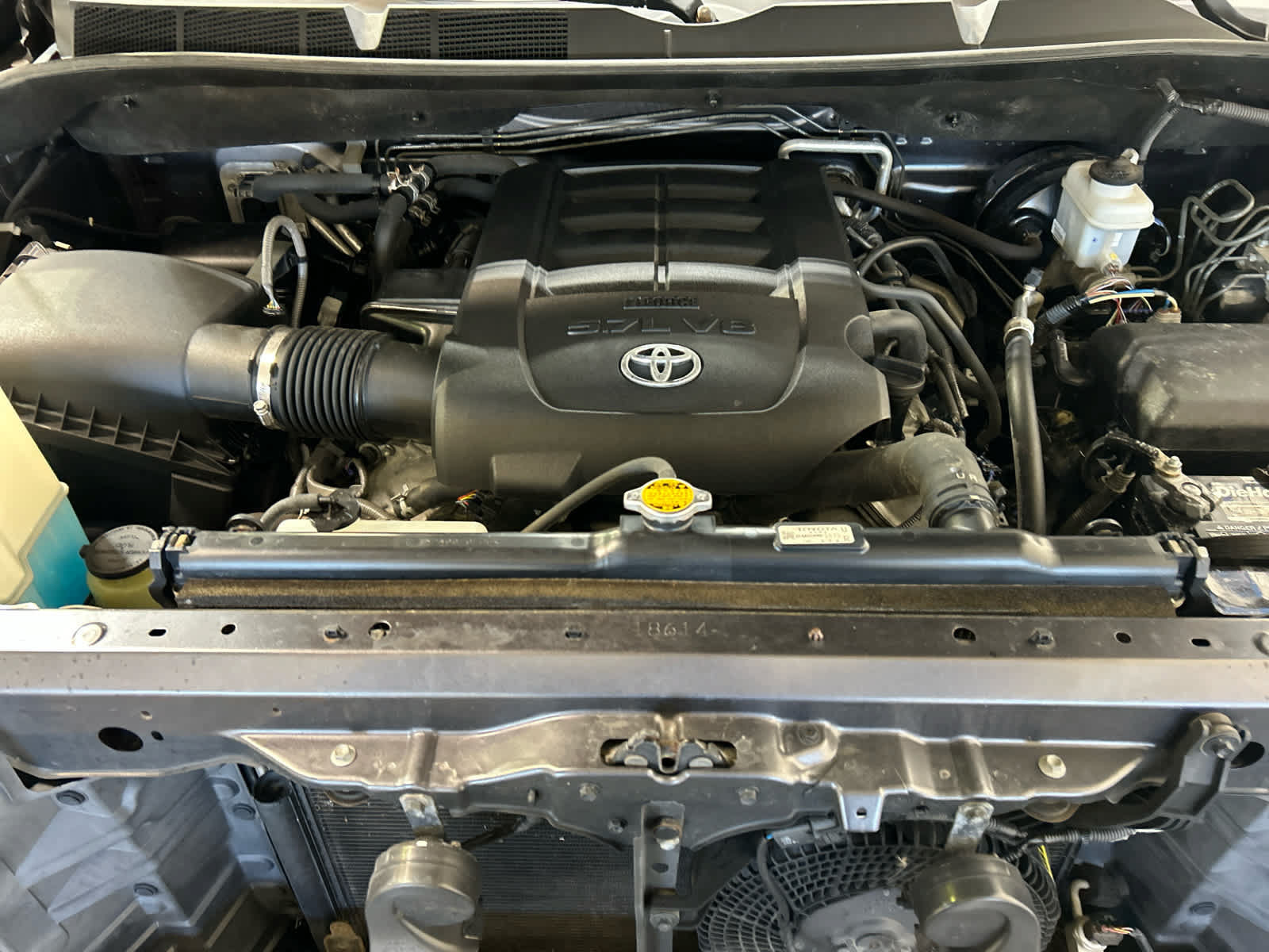Used 2015 Toyota Sequoia SR5 AWD/4WD image 7