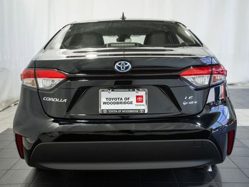 Used 2025 Toyota Corolla LE FWD image 5
