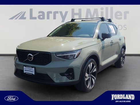 Used 2023 Volvo XC40 B5 Ultimate w/ Climate Package AWD/4WD image 1