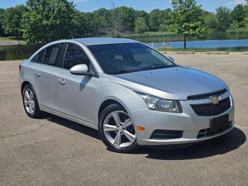 Used 2014 Chevrolet Cruze LT FWD image 2