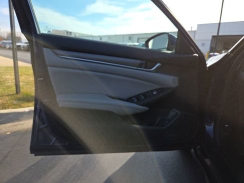 Used 2019 Honda Accord LX image 10