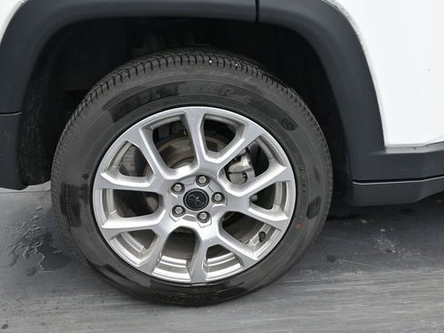 Used 2025 Jeep Compass Limited image 36