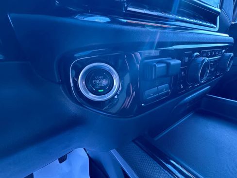 Used 2024 Chevrolet Silverado 2500 ZR2 w/ Technology Package image 17