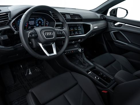New 2025 Audi Q3 2.0T Premium image 9