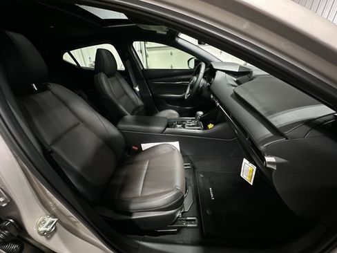 New 2026 MAZDA MAZDA3 Hatchback w/Premium Plus Pkg image 30