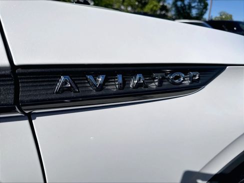 Used 2022 Lincoln Aviator Reserve w/ Equipment Group 201A AWD/4WD image 11