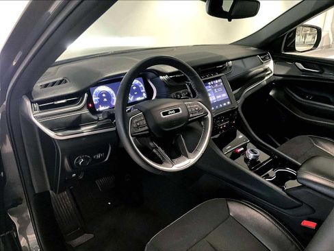 Used 2023 Jeep Grand Cherokee Altitude image 7