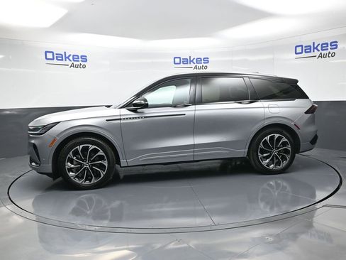 Used 2024 Lincoln Nautilus Reserve image 5