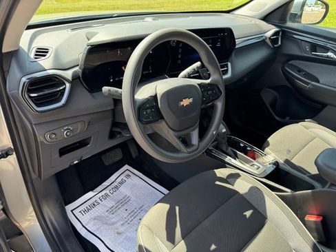 Used 2025 Chevrolet TrailBlazer LT AWD/4WD image 13