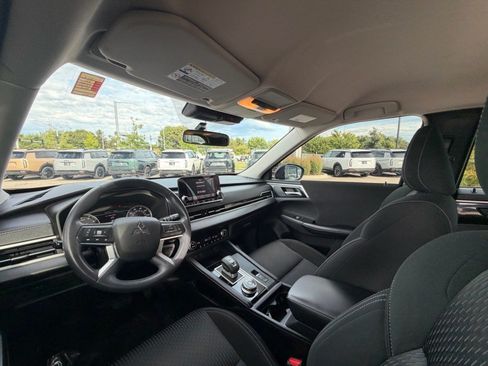 Used 2022 Mitsubishi Outlander ES AWD/4WD image 9
