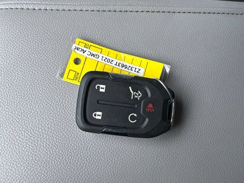 Used 2021 GMC Acadia SLT w/ LPO, Floor Liner Package FWD image 27