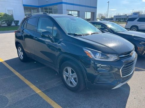 Used 2022 Chevrolet Trax LT w/ LT Convenience Package AWD/4WD image 3