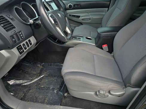 Used 2014 Toyota Tacoma w/ TRD Sport Package image 23