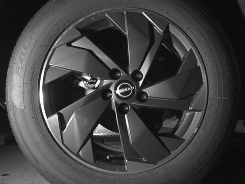 Used 2025 Nissan Rogue SV image 15