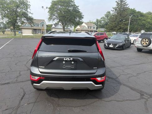 Used 2023 Kia Niro EX Touring FWD image 7