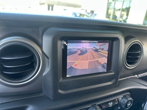 Used 2021 Jeep Gladiator Sport AWD/4WD image 18
