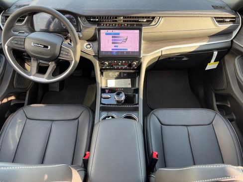 New 2025 Jeep Grand Cherokee L Limited image 10