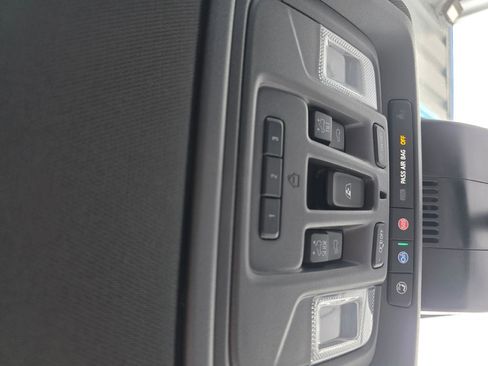 Used 2024 Chevrolet Silverado 2500 High Country w/ Technology Package image 17