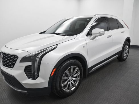 Used 2022 Cadillac XT4 Premium Luxury image 3