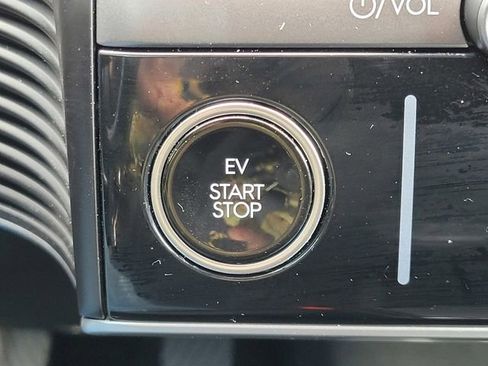 Certified 2025 Hyundai Ioniq 5 SE image 21