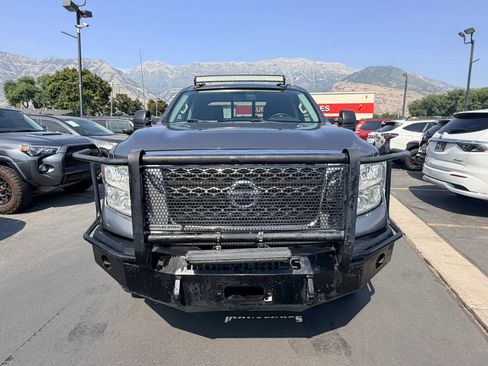 Used 2018 Nissan Titan SV w/ SV Convenience Package AWD/4WD image 9