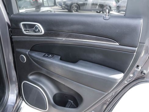 Used 2018 Jeep Grand Cherokee Summit AWD/4WD image 28