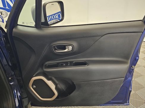Used 2017 Jeep Renegade Limited AWD/4WD image 28