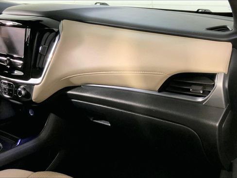 Used 2022 Chevrolet Traverse LS FWD image 17