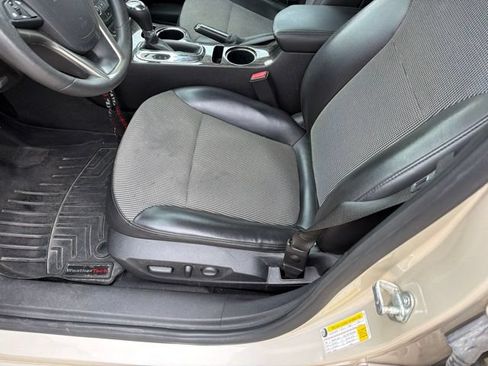 Used 2016 Chevrolet Malibu LT w/ Power Convenience Package FWD image 4