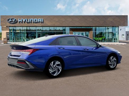 New 2025 Hyundai Elantra SEL image 8