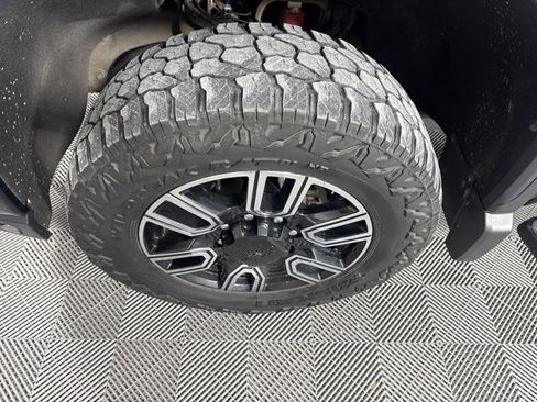 Used 2020 GMC Sierra 2500 AT4 w/ AT4 Premium Package image 9