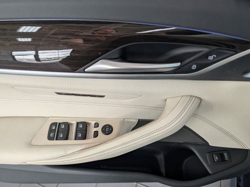 Used 2023 BMW 530i xDrive image 13