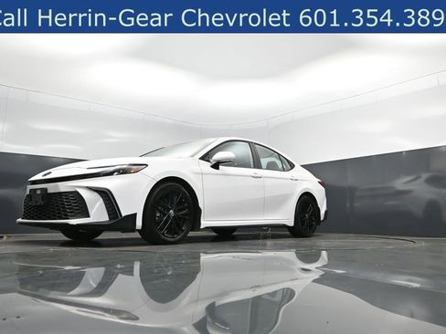 Used 2025 Toyota Camry SE w/ Convenience Package FWD image 39