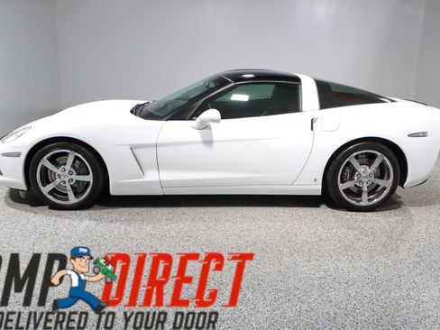 Used 2009 Chevrolet Corvette Coupe w/ Z51 Performance Package RWD image 10