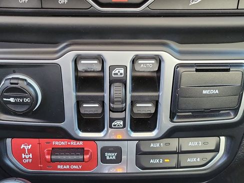 Used 2018 Jeep Wrangler Unlimited Rubicon image 26