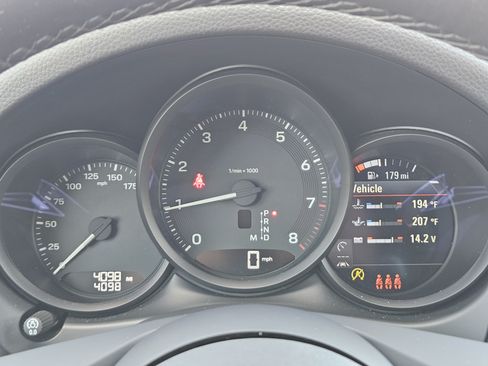 Certified 2026 Porsche Macan AWD/4WD image 16