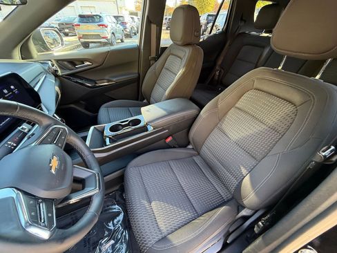 Used 2025 Chevrolet Equinox LT image 36