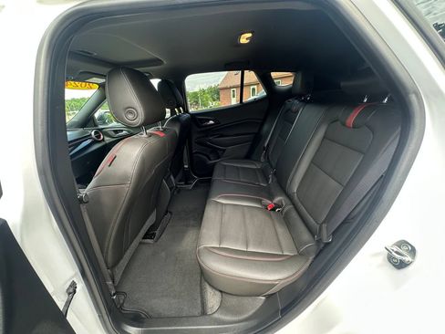 Used 2024 Chevrolet Trax RS w/ Sunroof Package FWD image 17