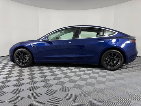 Used 2019 Tesla Model 3 Mid Range image 2