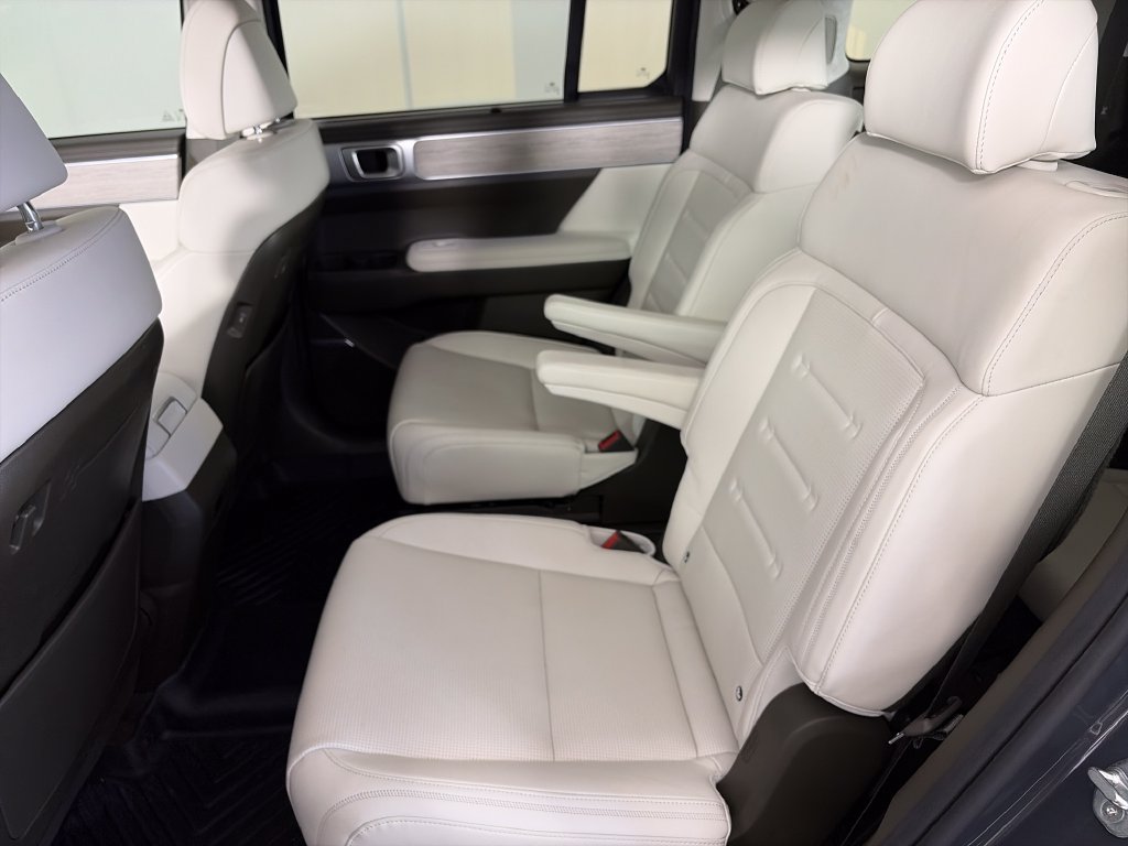 Used 2025 Hyundai Santa Fe Calligraphy AWD/4WD image 11