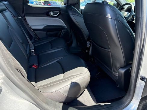 Used 2023 Jeep Compass Limited AWD/4WD image 12